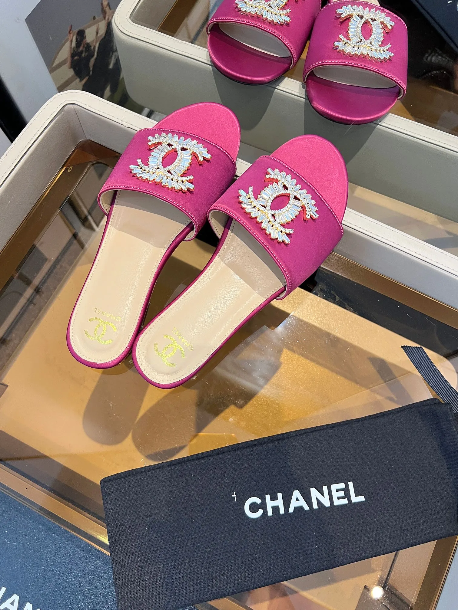 👟👟Ex-factory price 340👟👟 Genuine leather bottom +40 🎉🎉🎉Chanel Xiaoxiang C family sandals series official website synchronization, classic and elegant, casual wear 🌹🌹🌹🌹Original logo~Select imported cowhide and C family custom fabrics, multiple colors for the goddess to choose! ❤️❤️❤️❤️ Code number: 36~40 (customized 35 41 42 43 44 cannot be returned or exchanged)